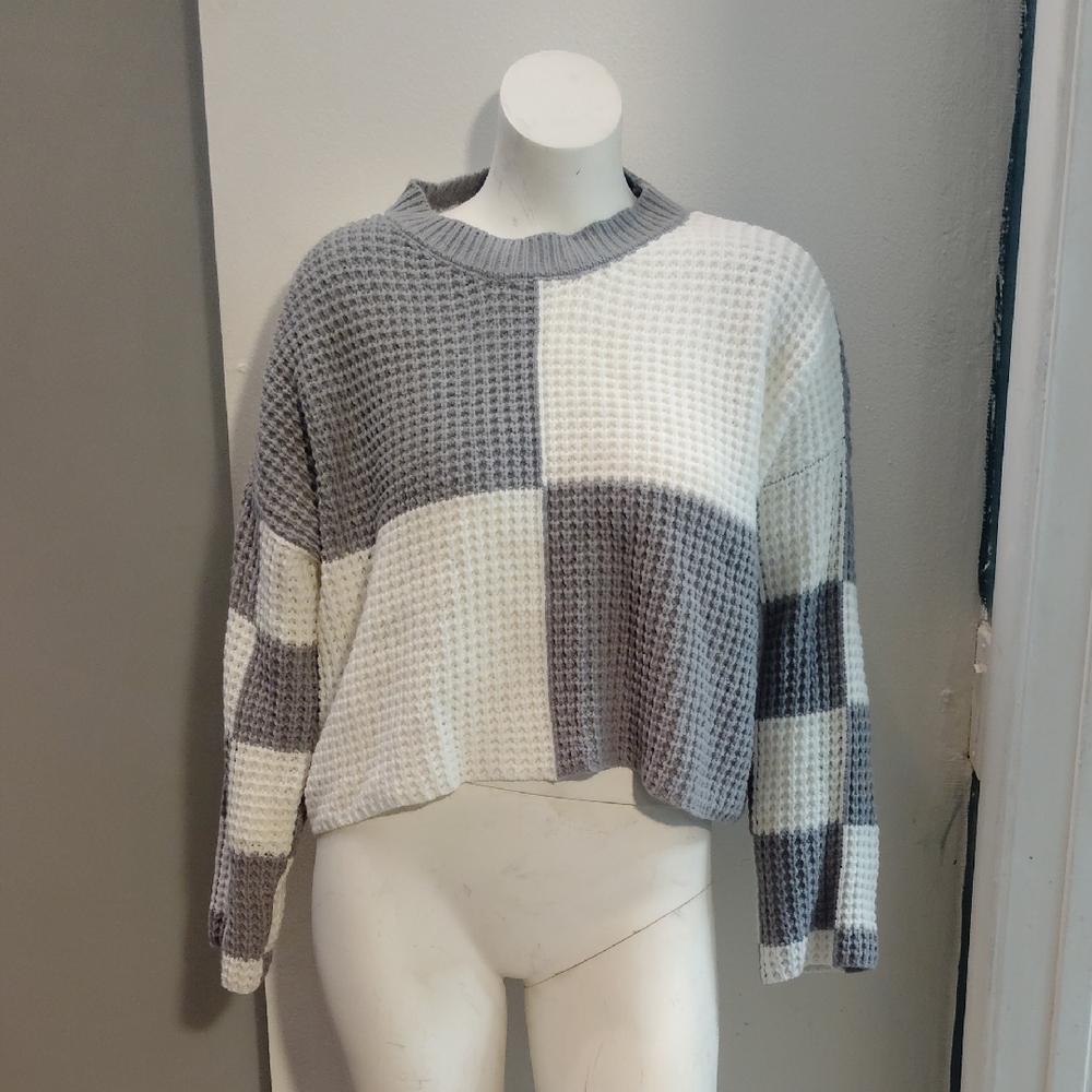 moon & madison Two-Tone Gray and Cream Sweater